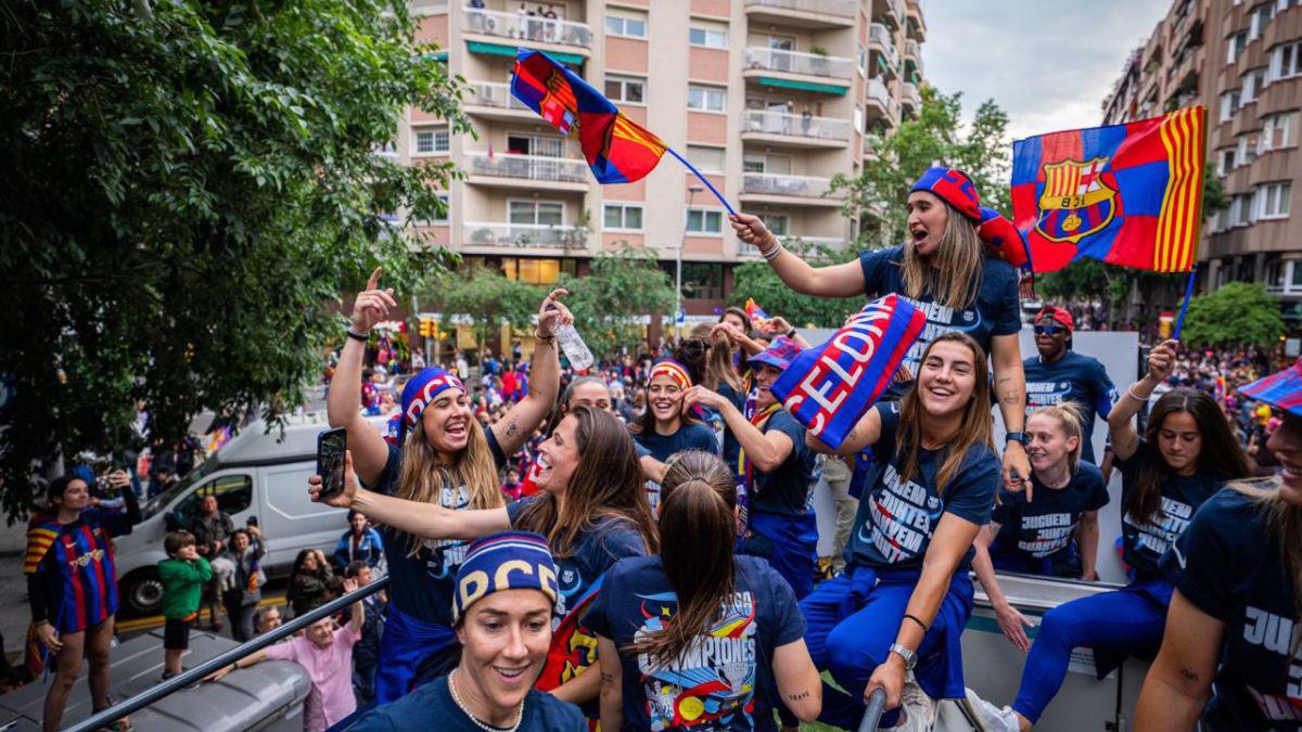 Lewandowski y Araújo se robaron el show: El épico festejo del Barcelona en la rúa de campeones; Gavi se puso “bolo” y Lewan lo salvó