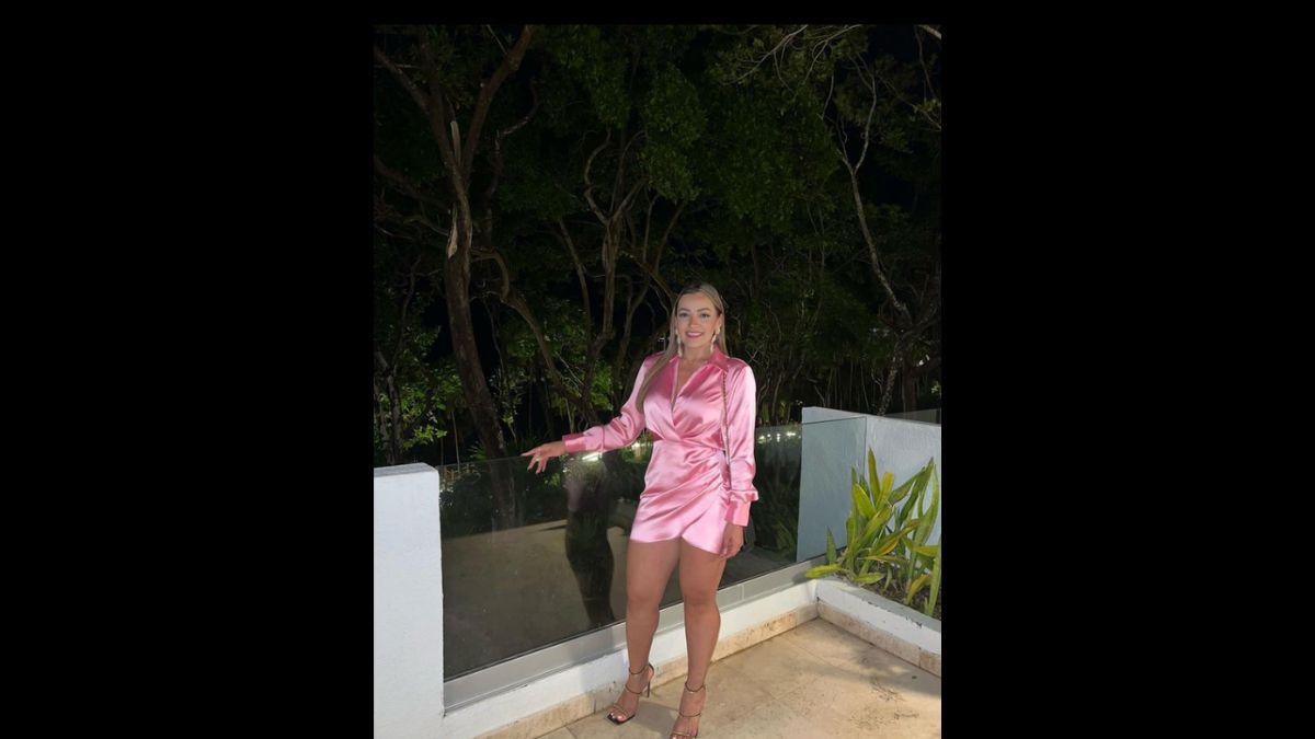 Virginia Varela deslumbra con su belleza y roba miradas en sus placenteras vacaciones en Roatán con Emilio Izaguirre