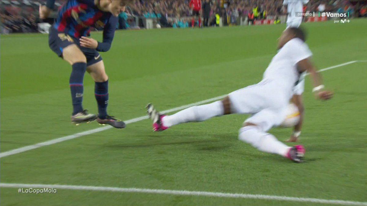 La bronca entre Vinicius y Gavi, la polémica celebración del brasileño al Camp Nou, la molestia de Xavi y la ovación a Messi al ‘10’