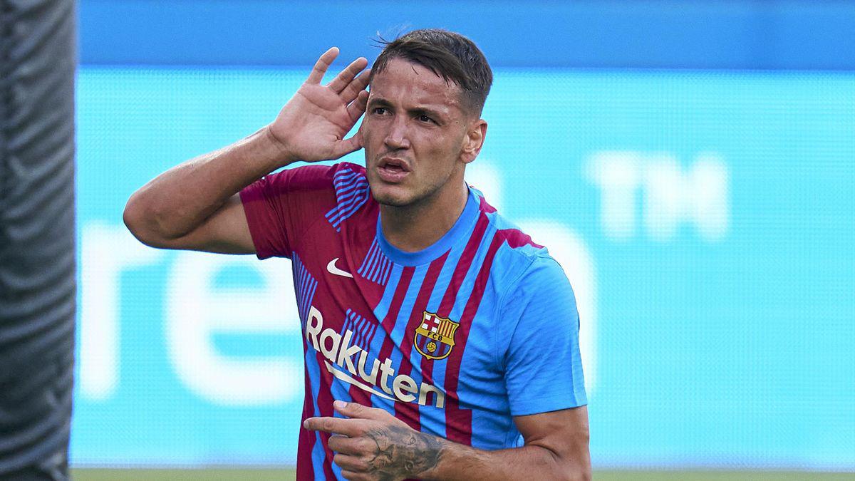 Los 12 jugadores que van a salir del Barcelona en breve: Uno ya está en Londres y a otro solo le falta la firma