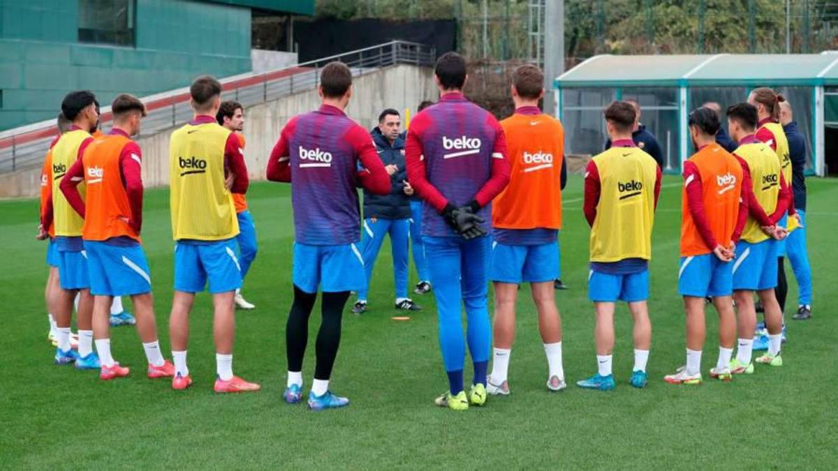 Un crack del Barcelona reveló las estrictas condiciones de Hansi Flick: “Con Xavi eran multas, pero con él...”