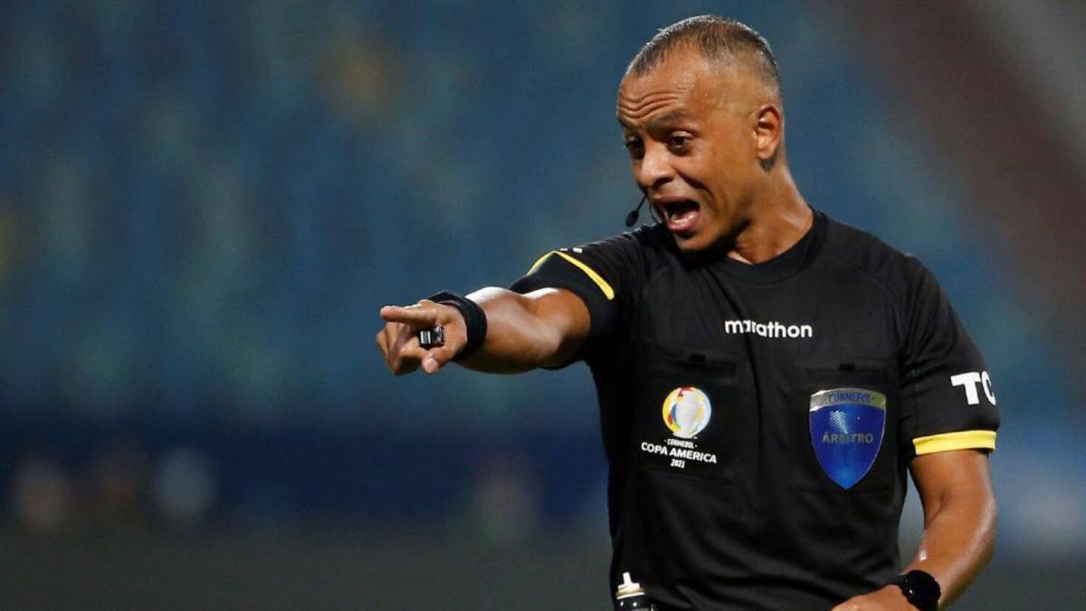 ¿Dirigirá el Honduras-México? Iván Barton recibe tremenda nominación y entra en la selecta lista de árbitros