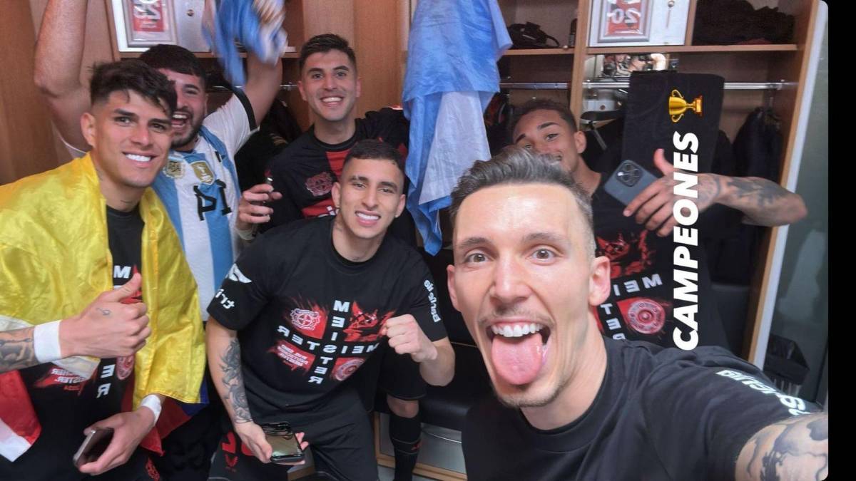 Fotos: Xabi Alonso se ‘hunde’ en el alcohol y la loca invasión de la afición del Bayer Leverkusen tras quedar campeones