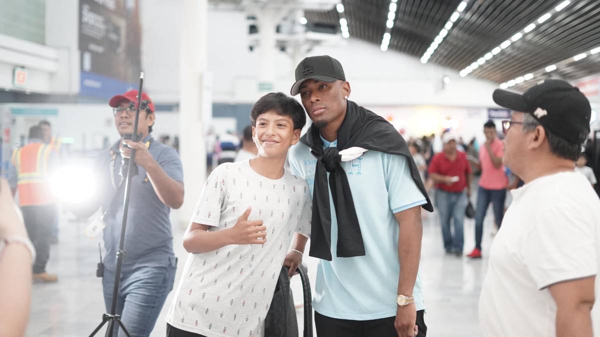 Luis Palma fue el más solicitado, locura por Honduras y angustia ante posible baja, así fue la salida a México