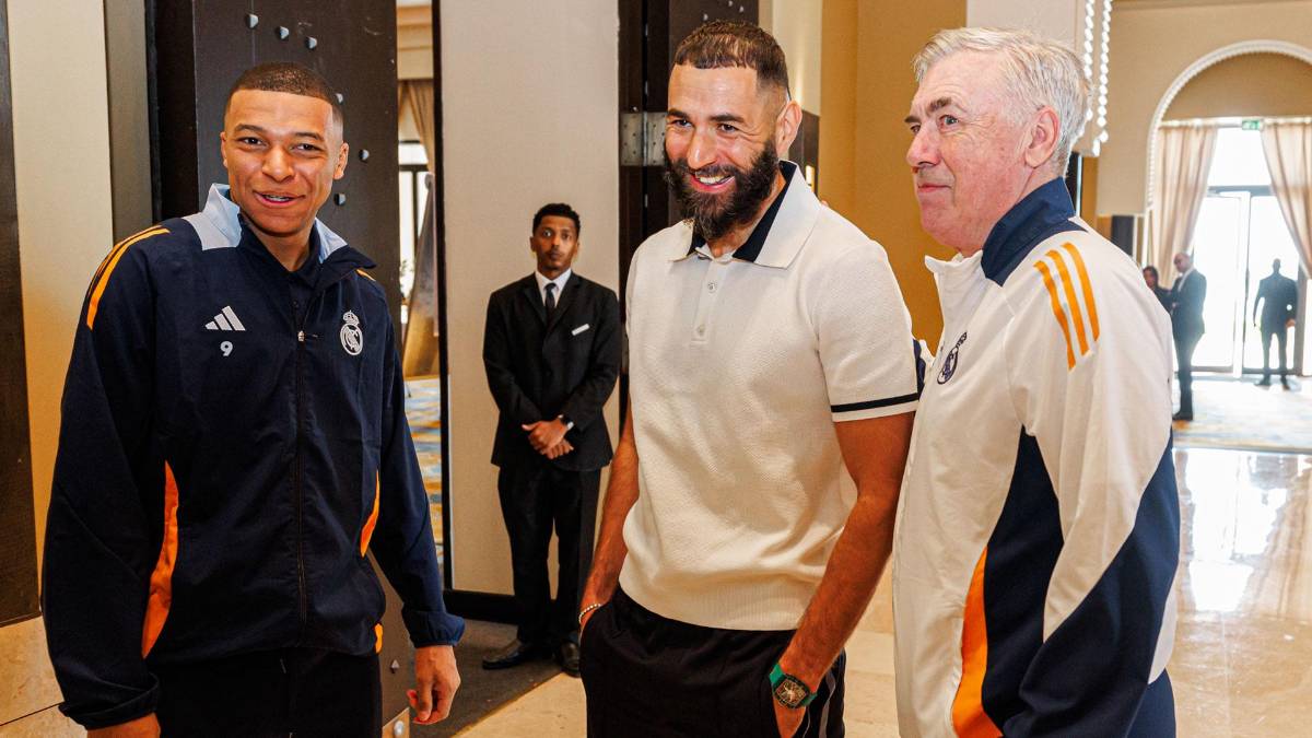 Este mensaje dejó sobre Mbappé: Benzema visitó al Real Madrid para animar su pase a la final de la Supercopa de España