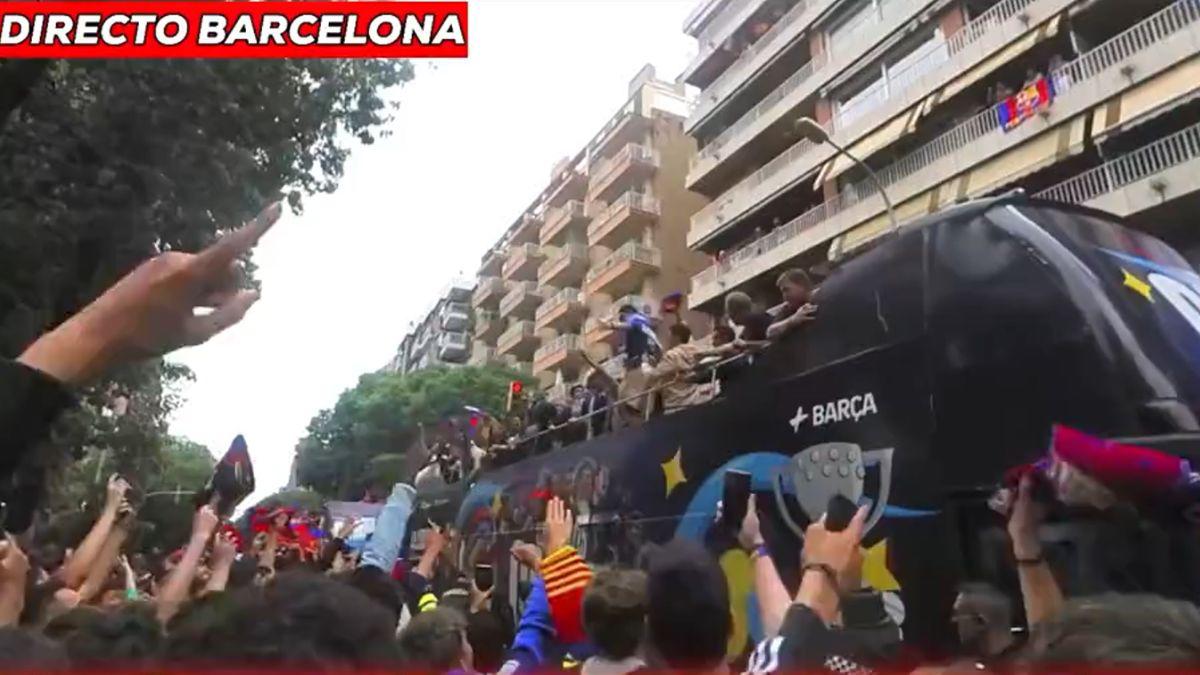 Lewandowski y Araújo se robaron el show: El épico festejo del Barcelona en la rúa de campeones; Gavi se puso “bolo” y Lewan lo salvó