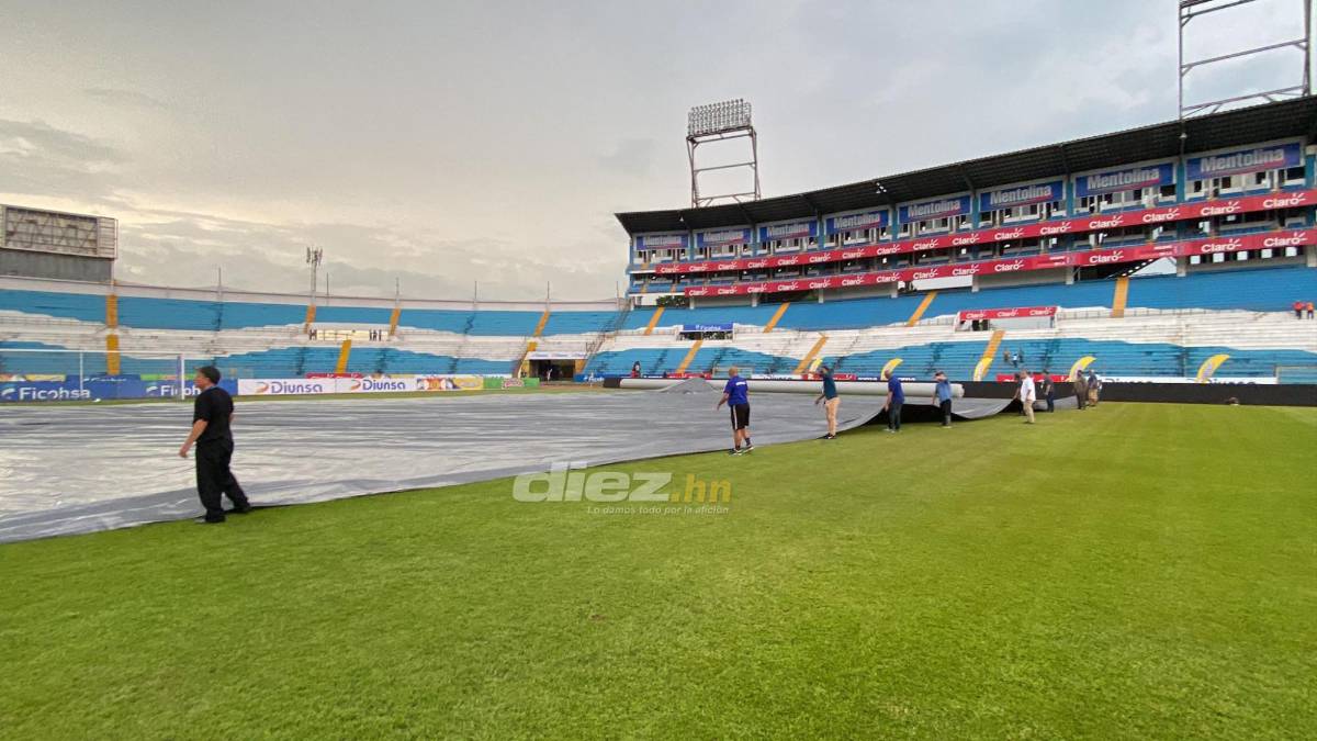 ¡A ponerle la lona de emergencia! Así luce el estadio Olímpico previo al juego de Honduras ante Curazao