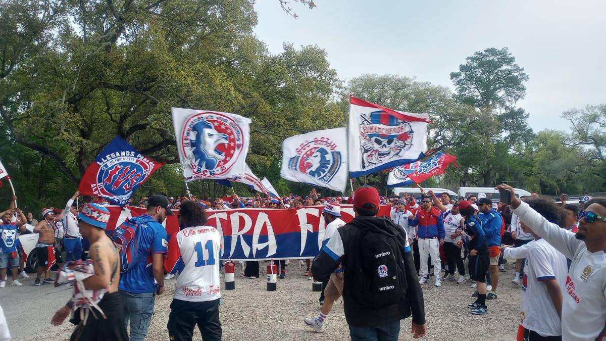 Olimpia deslumbra con ambientazo en New Orleans: banderazo y tremenda asistencia en amistoso
