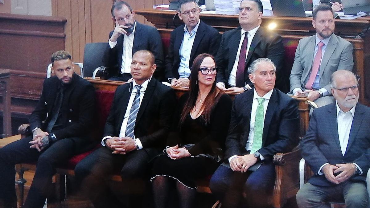 Así fue captado Neymar en Barcelona para aclarar el escándalo que sacude su carrera a pocos días del Mundial de Qatar