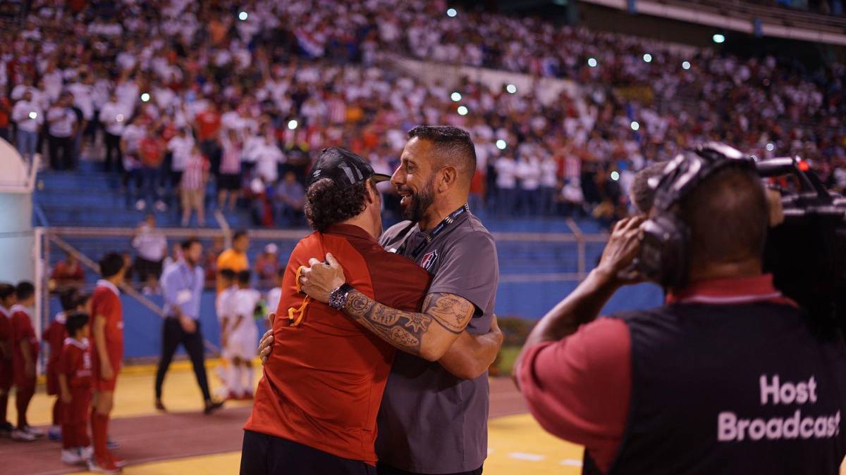 Se olvidó de su lesión y se fue al estadio, lo que Maylor y José García andaban en el pelo y nadie se dio cuenta y ¿con quién celebró Benguché?