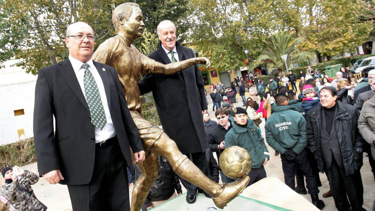 Las mejores estatuas de las leyendas del deporte; las más impresionantes son las de Pelé, Maradona, Messi y Cristiano