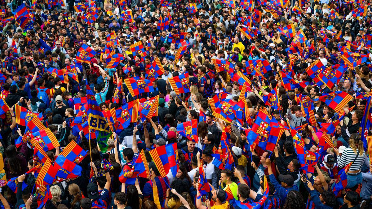 Lewandowski y Araújo se robaron el show: El épico festejo del Barcelona en la rúa de campeones; Gavi se puso “bolo” y Lewan lo salvó