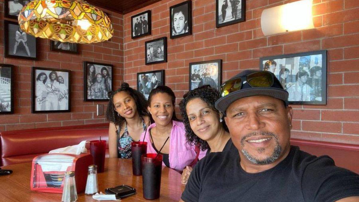 La nueva vida del histórico goleador hondureño Carlos Pavón tras su adiós de Univisión ¿Qué pasa haciendo?