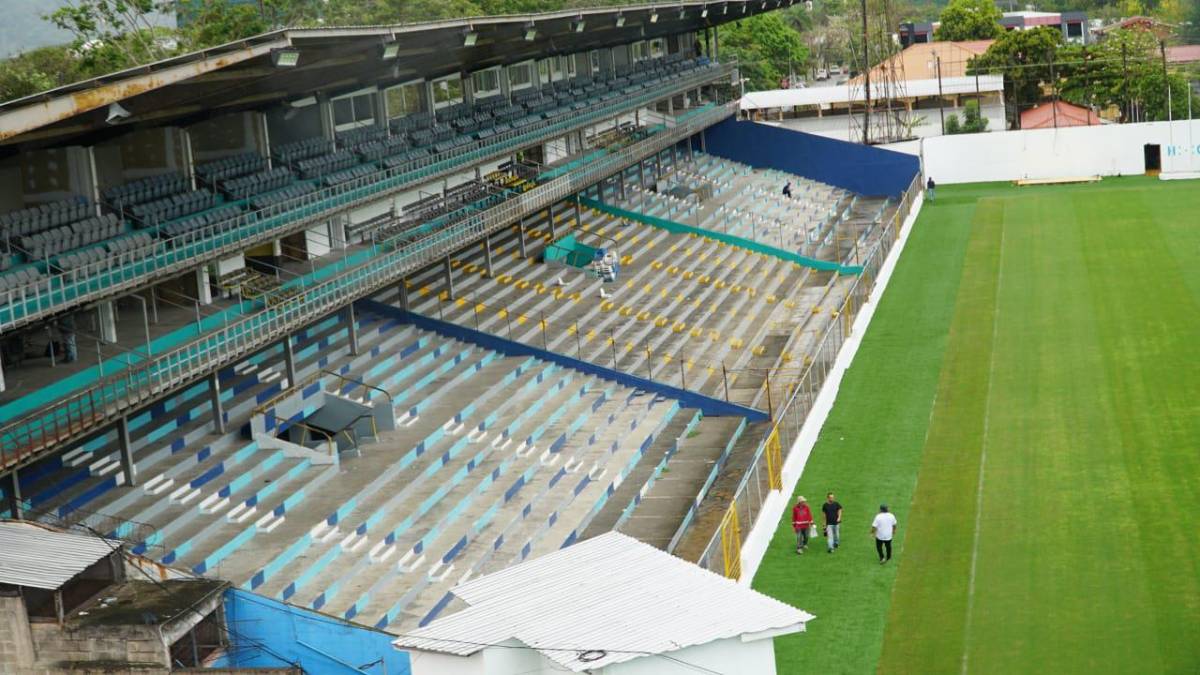 Fotos: En pésimo estado y con varios hoyos se encuentra la grama híbrida del Estadio Morazán, ¿qué hará Condepor?