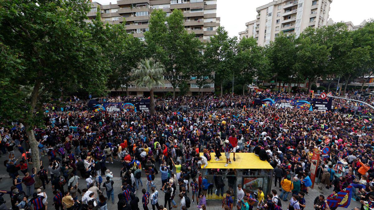 Lewandowski y Araújo se robaron el show: El épico festejo del Barcelona en la rúa de campeones; Gavi se puso “bolo” y Lewan lo salvó