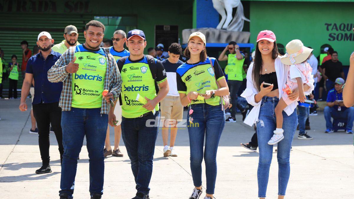 ¡Robó suspiros! La hermosa novia del jugador de Potros, la simpatía de Samuel García con los aficionados y la fiesta que se vive en Olancho
