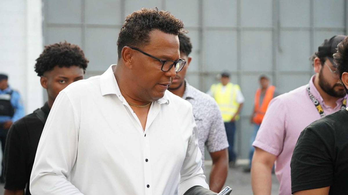 Ambientazo para la final entre Real España y Olimpia: La chica que se escondió, ¿por qué? el periodista sorprendido y las bellezas