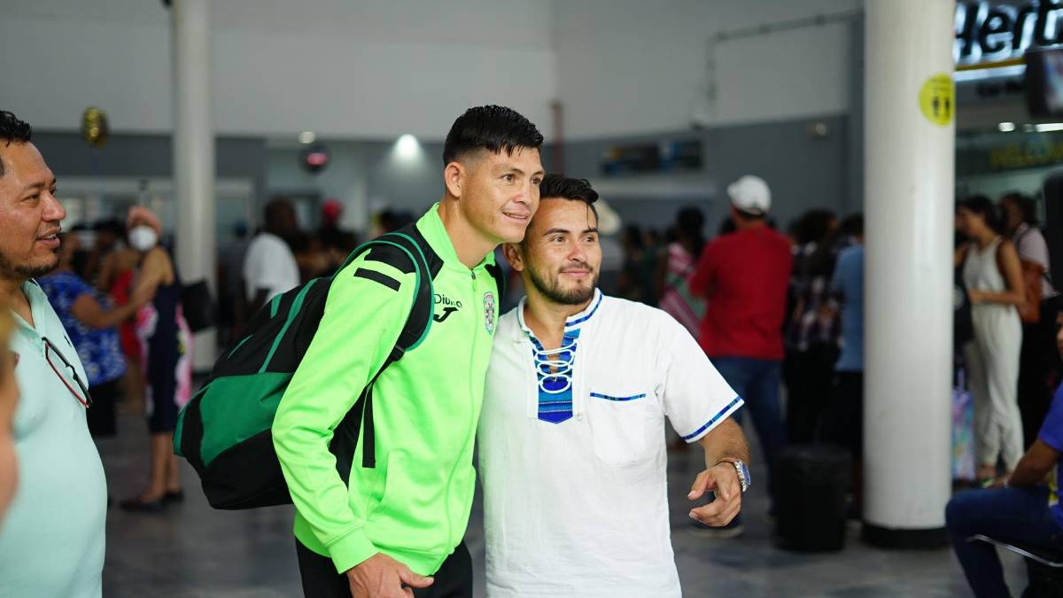 “Bienvenido Chelito”: Francisco Martínez es aclamado en su regreso a Honduras y revela su sorpresa en Estados Unidos