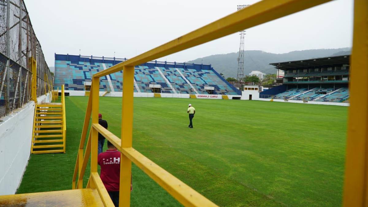 Fotos: En pésimo estado y con varios hoyos se encuentra la grama híbrida del Estadio Morazán, ¿qué hará Condepor?