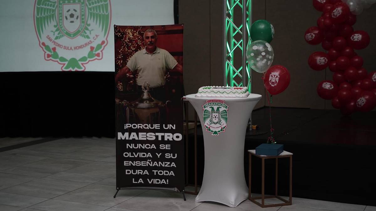 ¡Nostálgico! Así fue el emotivo homenaje de despedida de Marathón a la leyenda Manolo Keosseián: en fotos