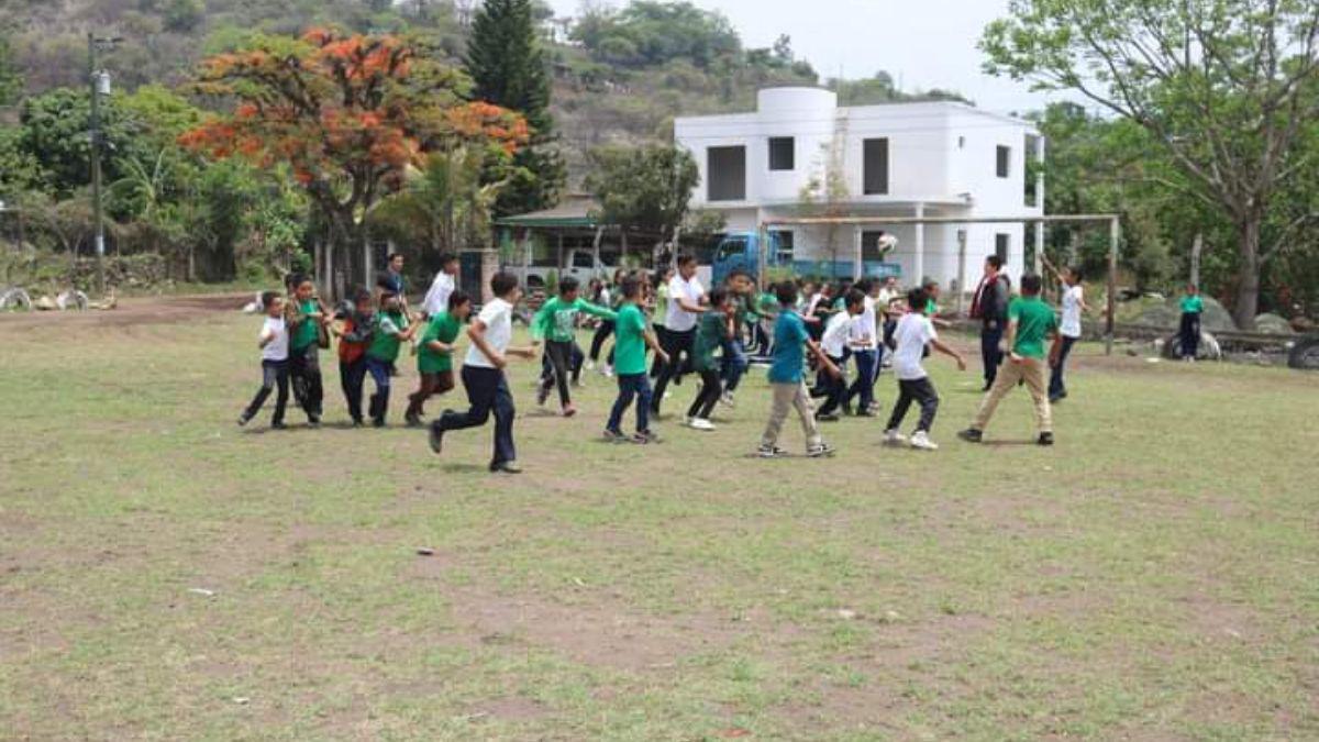Sin celulares hay mucha diversión: Las actividades recreativas y deportivas que realiza CONDEPOR en distintas escuelas de Honduras