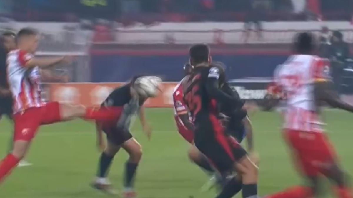 “Me salpicó su sangre, el corte es impactante”: así quedó la cara de Cubarsí tras sufrir una patada en la Champions