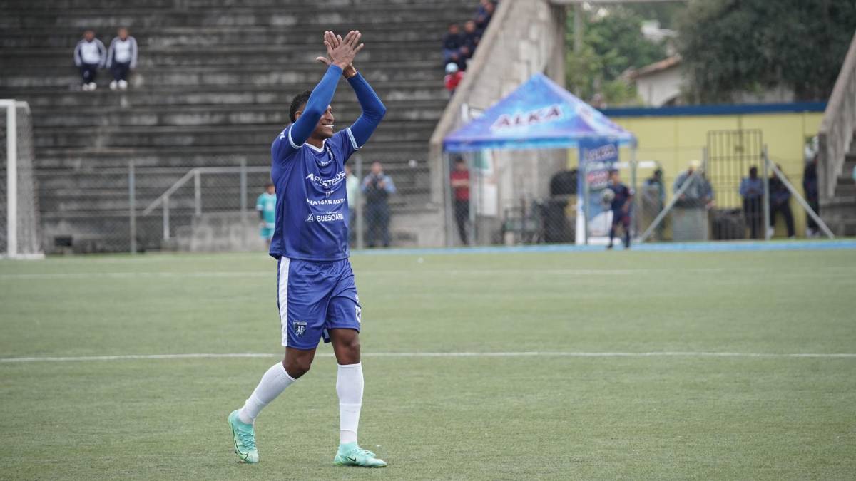 Alberth Elis se despacha un doblete en regreso a las canchas en amistoso frente a la Policía Nacional de Honduras