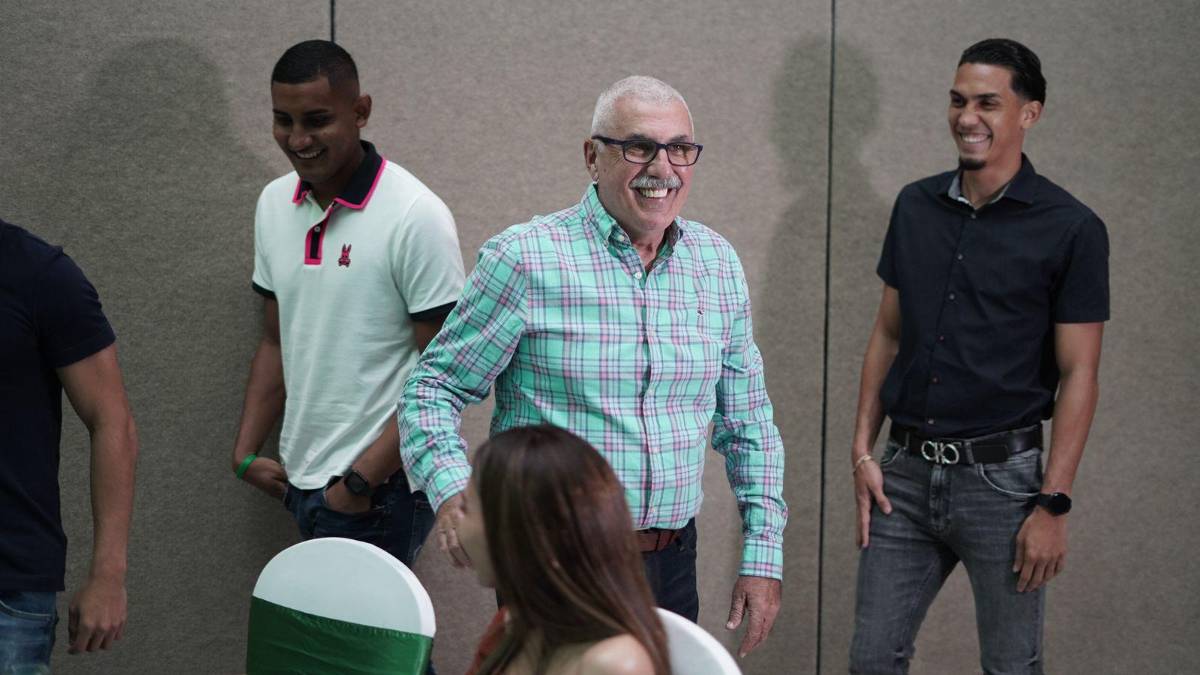 ¡Nostálgico! Así fue el emotivo homenaje de despedida de Marathón a la leyenda Manolo Keosseián: en fotos