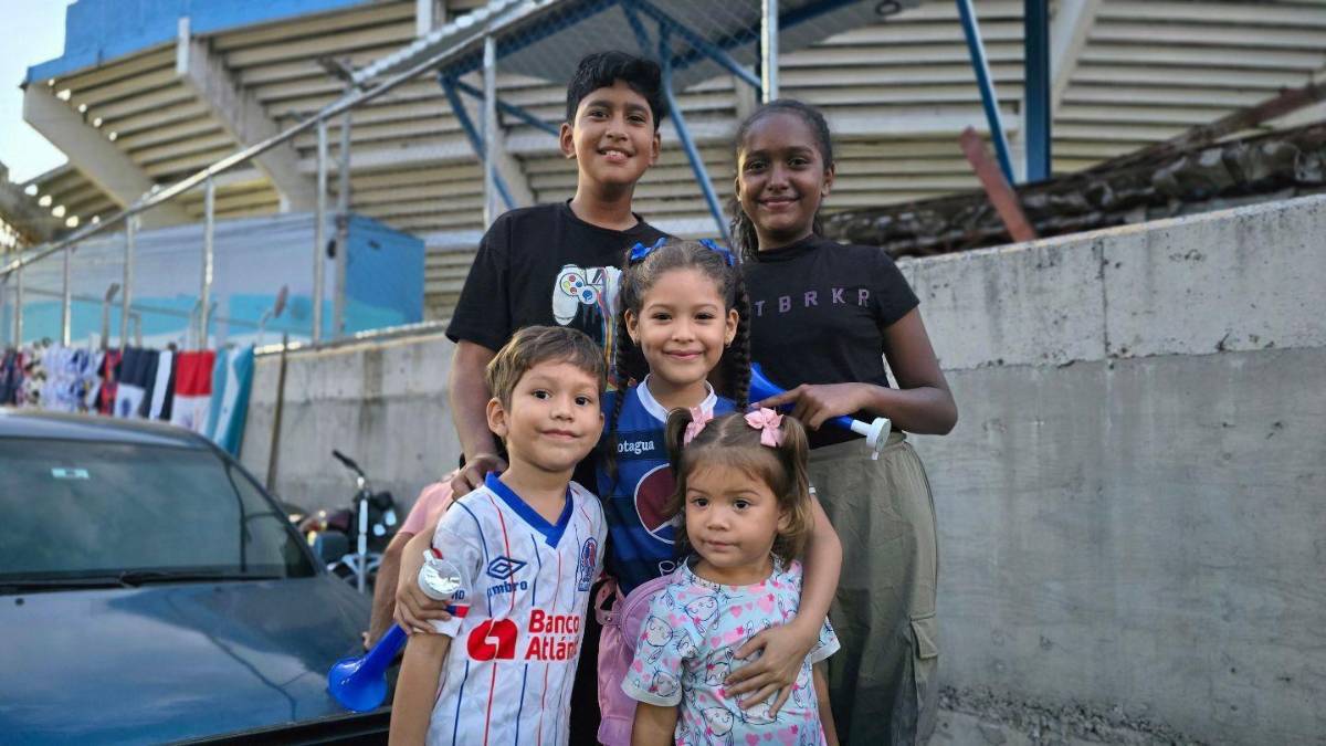 ¿Qué chicas llamaron la atención en el Motagua vs Águila? Un olimpista se presentó al juego de la Copa Centroamericana