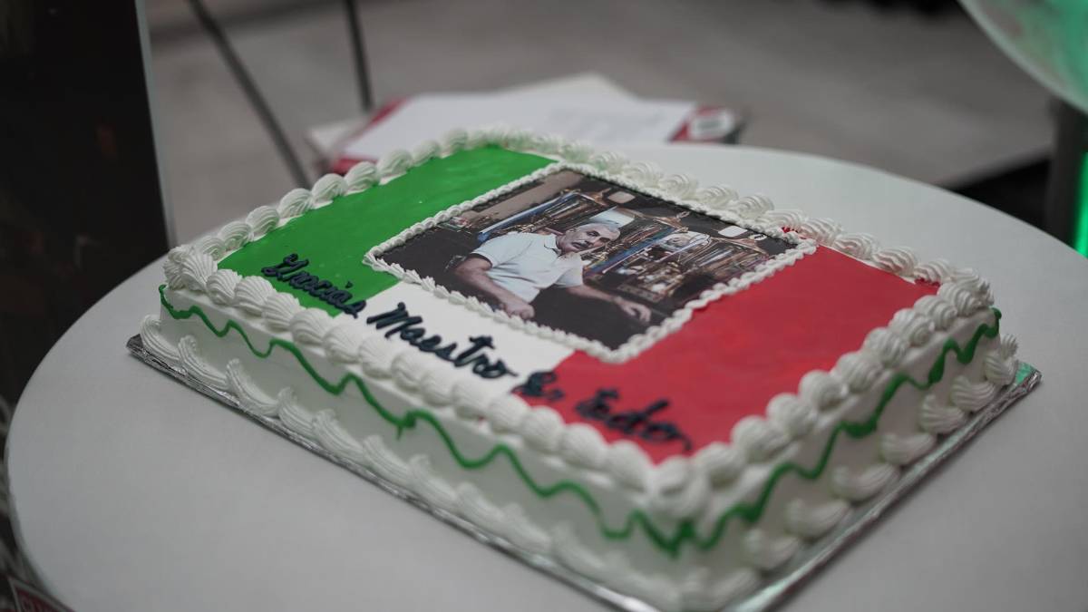 ¡Nostálgico! Así fue el emotivo homenaje de despedida de Marathón a la leyenda Manolo Keosseián: en fotos