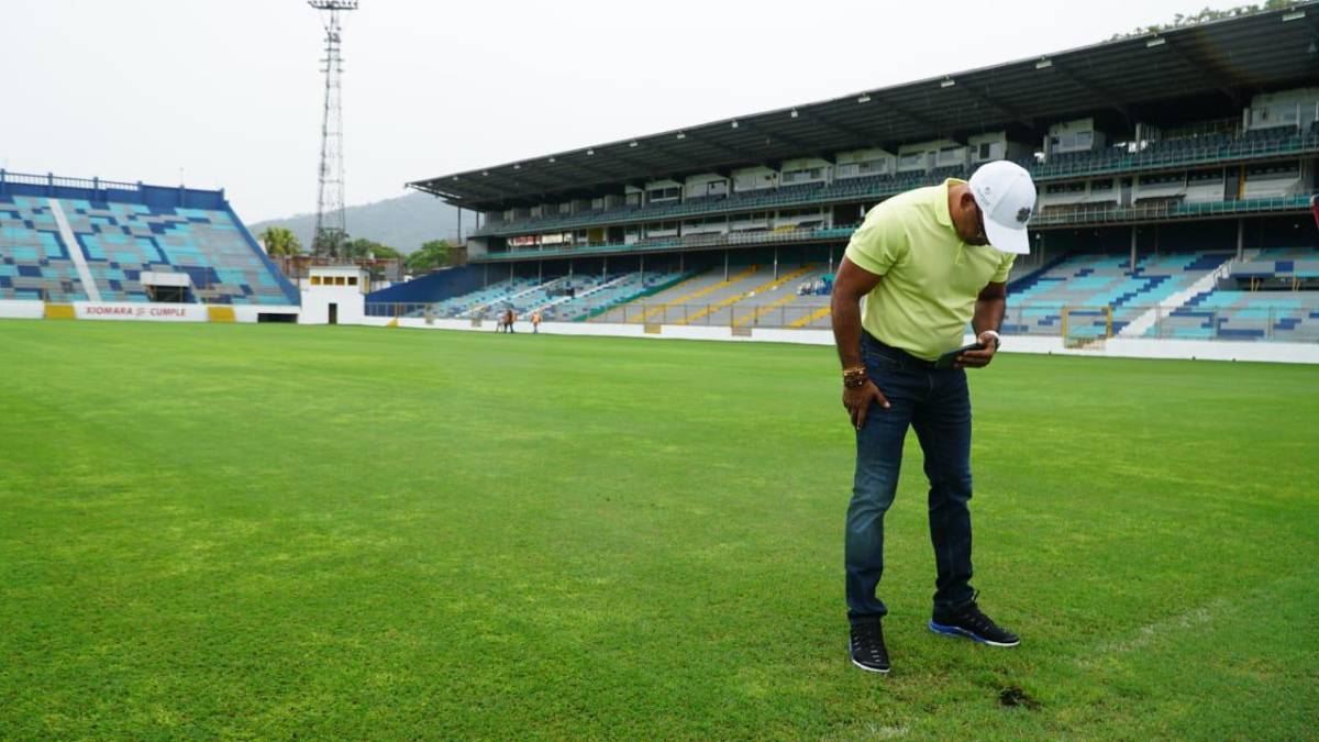 Fotos: En pésimo estado y con varios hoyos se encuentra la grama híbrida del Estadio Morazán, ¿qué hará Condepor?