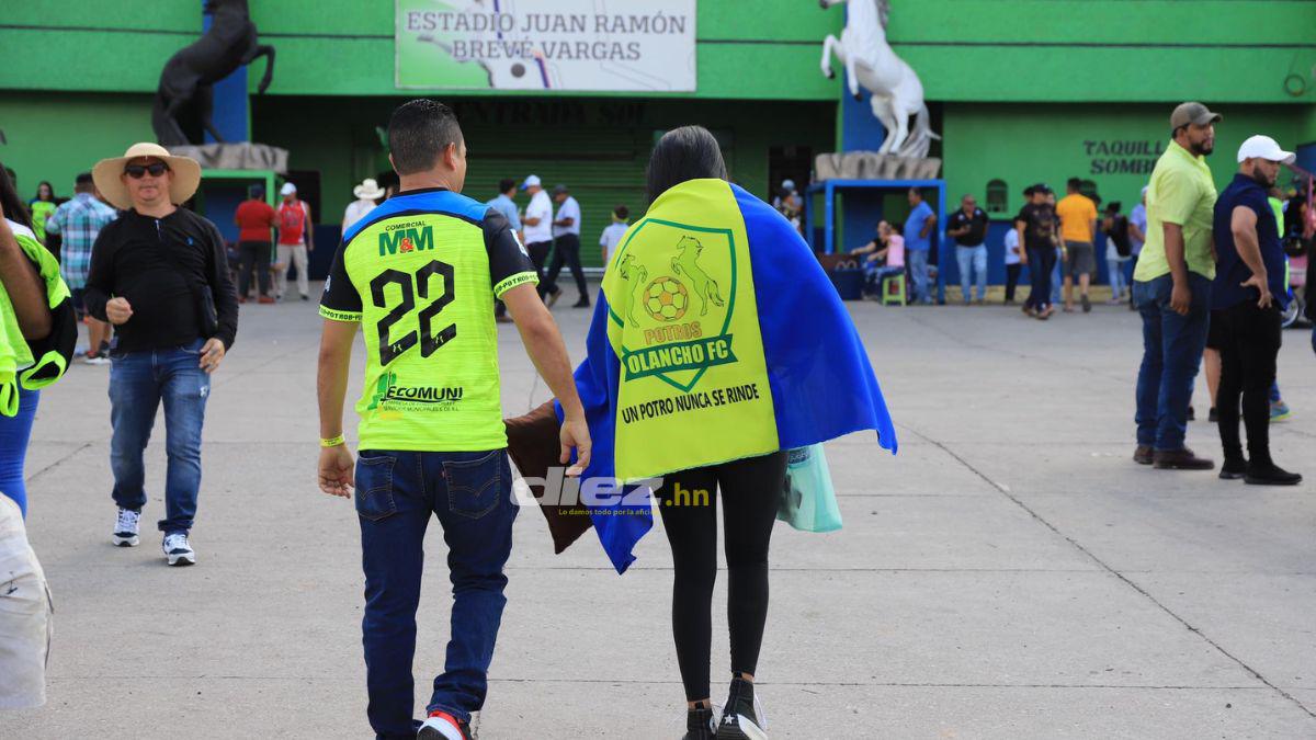¡Robó suspiros! La hermosa novia del jugador de Potros, la simpatía de Samuel García con los aficionados y la fiesta que se vive en Olancho