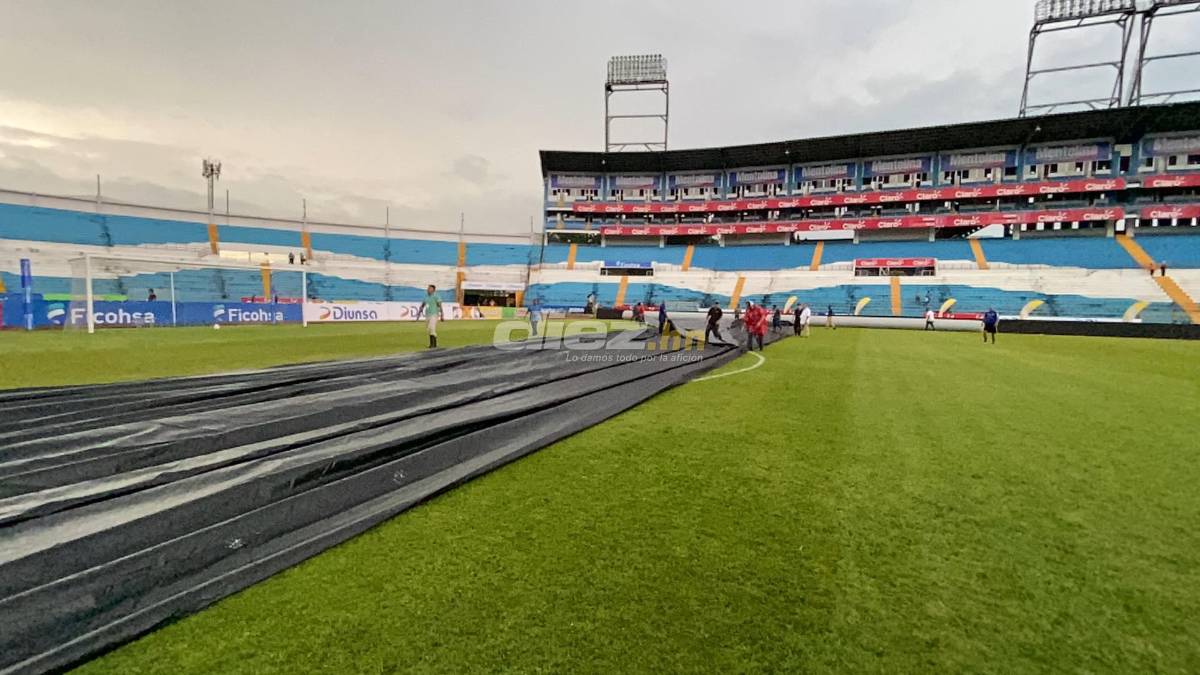 ¡A ponerle la lona de emergencia! Así luce el estadio Olímpico previo al juego de Honduras ante Curazao