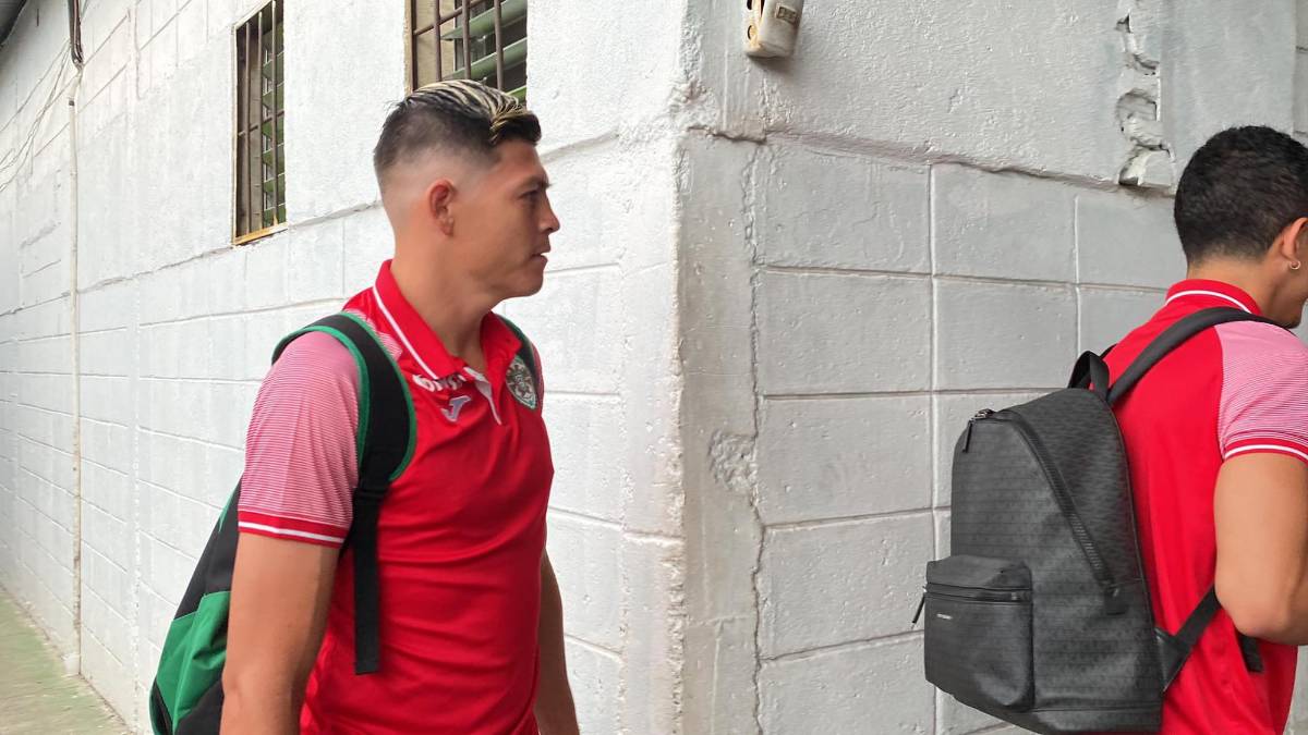 Sus nuevos compañeros lo molestaban y mostró su técnica: Así son las primeras postales de Francisco Martínez en Liga Nacional