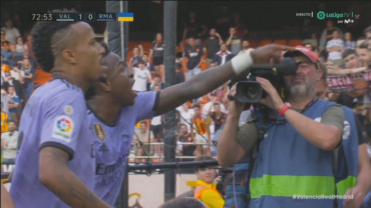 Los feos gestos de Vinicius al Mestalla, la jugada surrealista para detener a Vini y la bronca entre jugadores del Valencia y Real Madrid