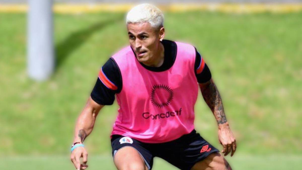 Los 15 jugadores que darán de qué hablar en el mercado de fichajes 2024... ¿A quiénes ficharán Motagua y Olimpia?