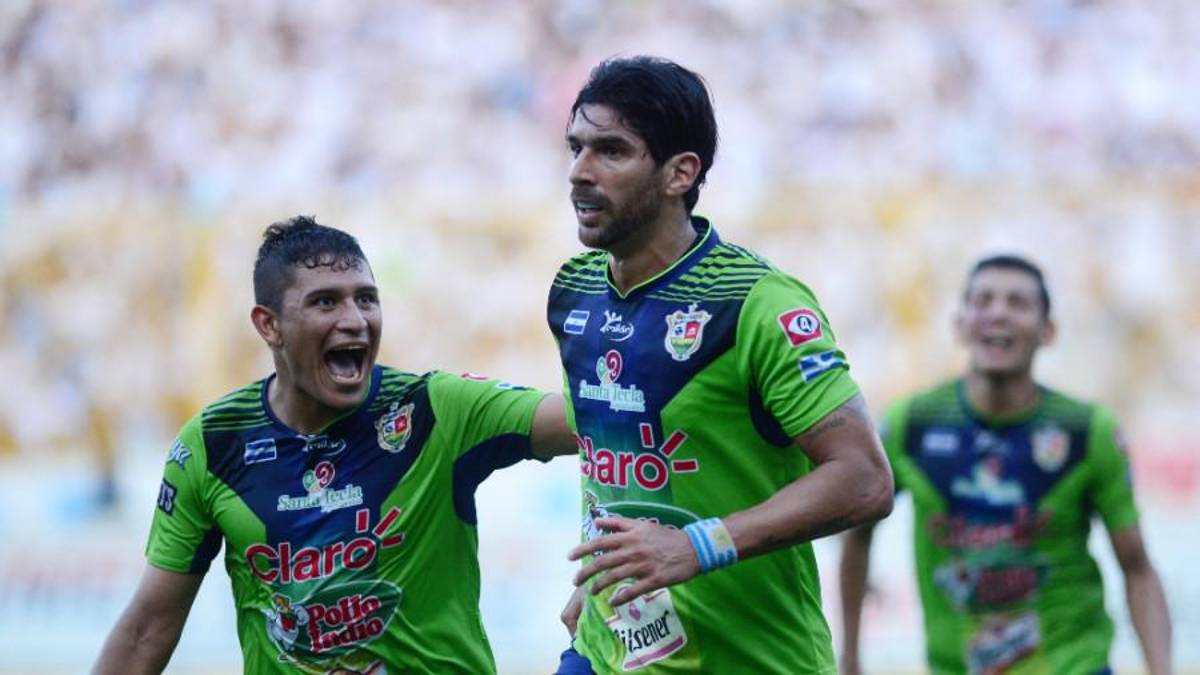 Triste adiós: ¿Por qué en el fútbol de El Salvador desafiliaron al Santa Tecla, campeón de liga, donde figuró 'Loco' Abreu?