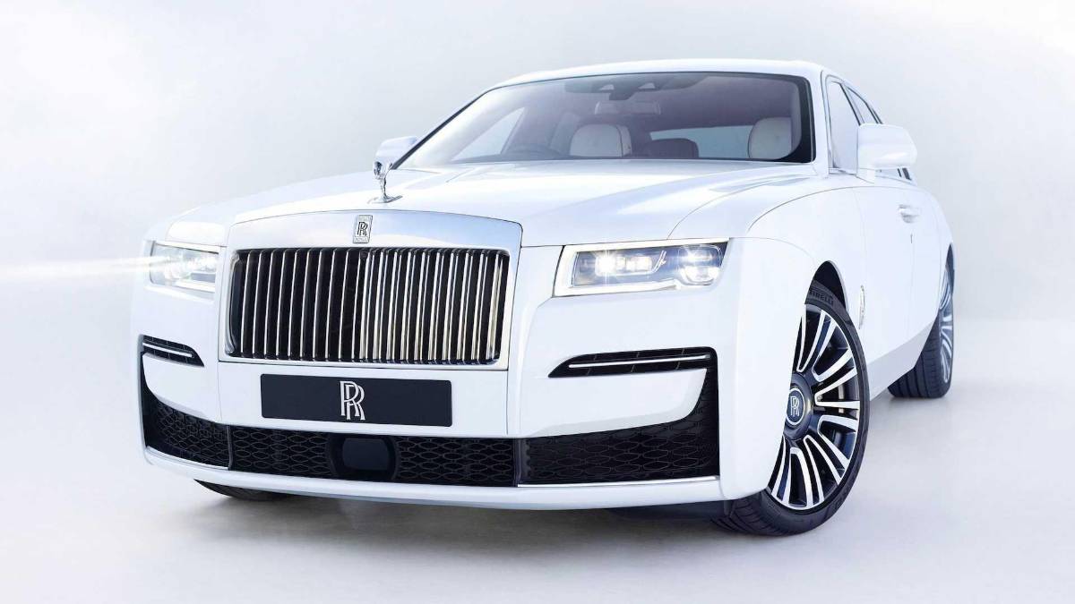 ¡Jennifer López y Cristiano Ronaldo tienen uno! Así es el Rolls-Royce Ghost, el último lujito de Teófimo López