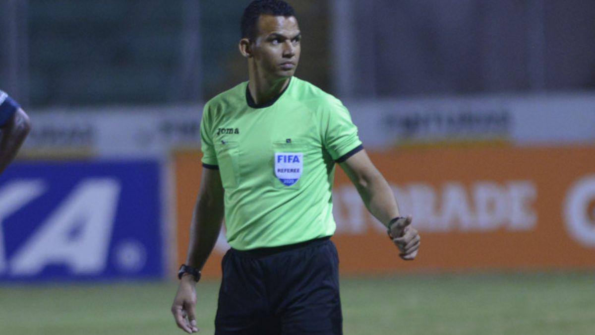 Nelson Salgado, el árbitro elegido para la gran final entre Olimpia y Motagua en el Estadio Municipal Ceibeño