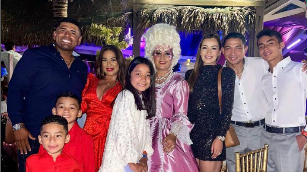 Virginia Varela deslumbra con su belleza y roba miradas en sus placenteras vacaciones en Roatán con Emilio Izaguirre