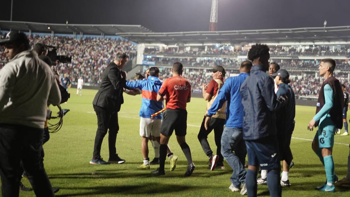 ¡Bronca en la gran final! planteles del Olimpia y Motagua protagonizaron una tremenda riña