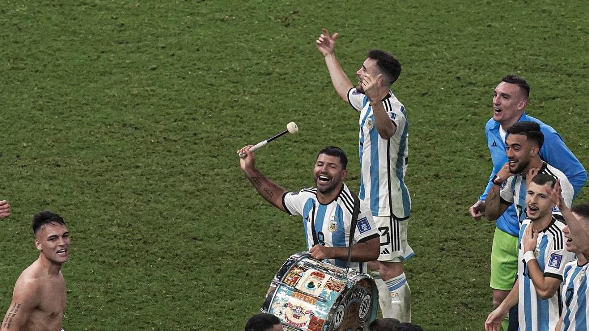 ¿Y los problemas del corazón? Kun Agüero no vio el último penal; la imagen para la historia con Messi; festejó bebiendo y fumando