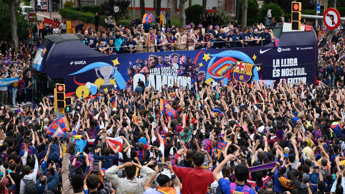 Lewandowski y Araújo se robaron el show: El épico festejo del Barcelona en la rúa de campeones; Gavi se puso “bolo” y Lewan lo salvó