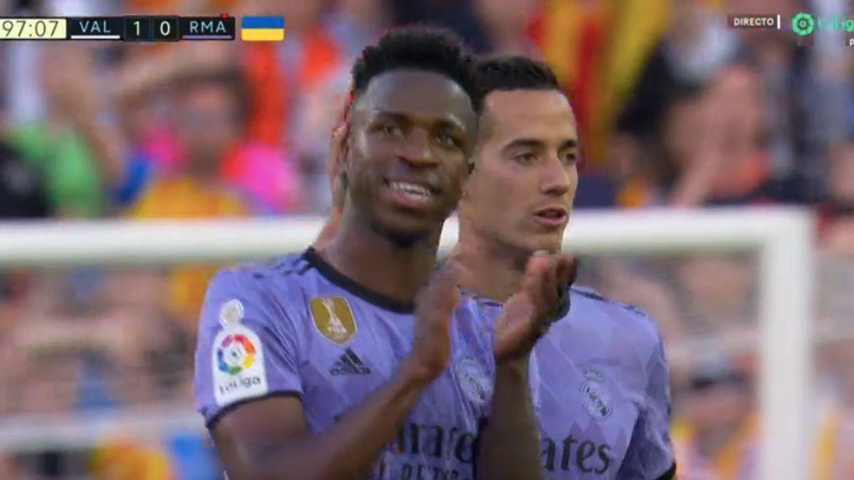 Los feos gestos de Vinicius al Mestalla, la jugada surrealista para detener a Vini y la bronca entre jugadores del Valencia y Real Madrid