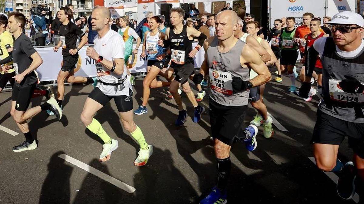 El brutal físico y nuevo deporte de Arjen Robben tras el retiro: 42 kilómetros en más de tres horas