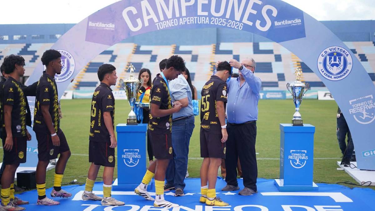 ¡La Ceiba de fiesta! Victoria celebró por lo alto, fichaje del Olimpia presente y exmundialista llegó a la final de Reservas