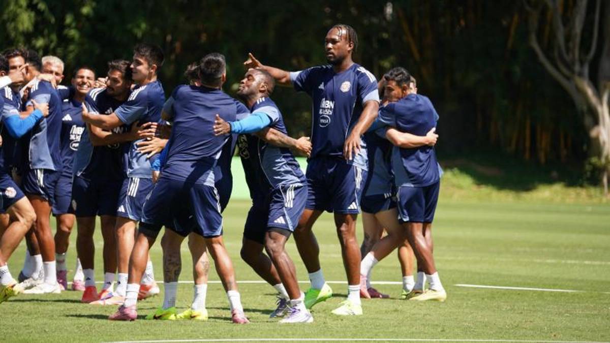 Entre bromas y risas; futbolista lastimado: así fue el último entreno de Costa Rica previo a la batalla ante Honduras