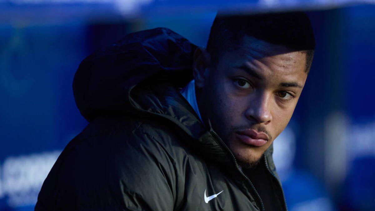 Vitor Roque tiene las horas contadas en el Barcelona.