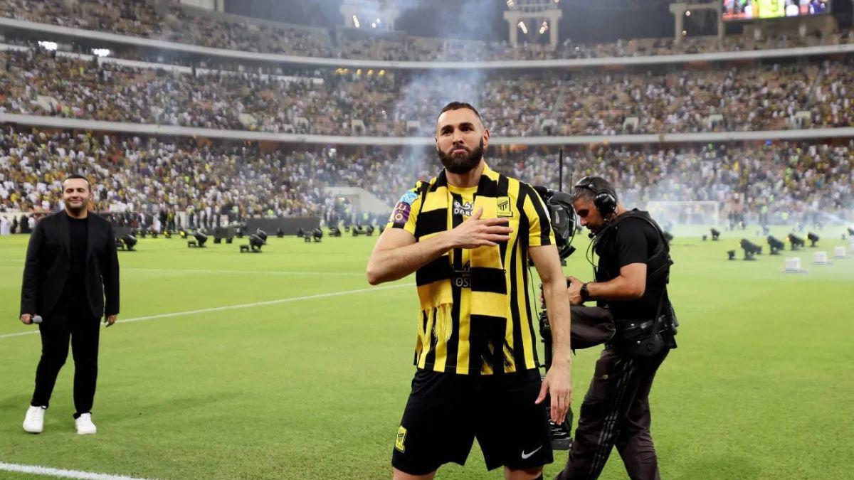 Benzema elogia a su nuevo compañero en el Al-Ittihad que cobrará 25 millones al año: “Feliz de jugar contigo”