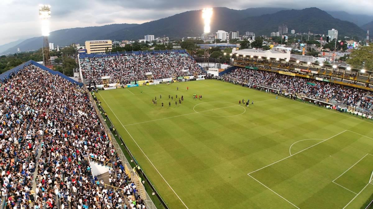 Pomponera del partido de tiktokers sorprende al revelar su relación con un legionario hondureño en Europa